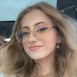 Meet your Posher, Avery